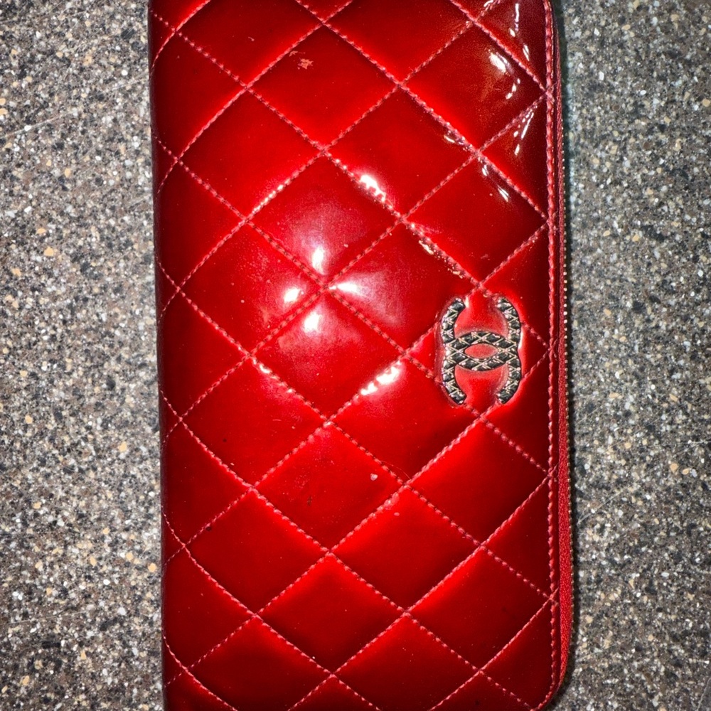 CHANEL Coral RED Patent Leather Quilted Zip Wallet long Classic ICONIC‎ with COA